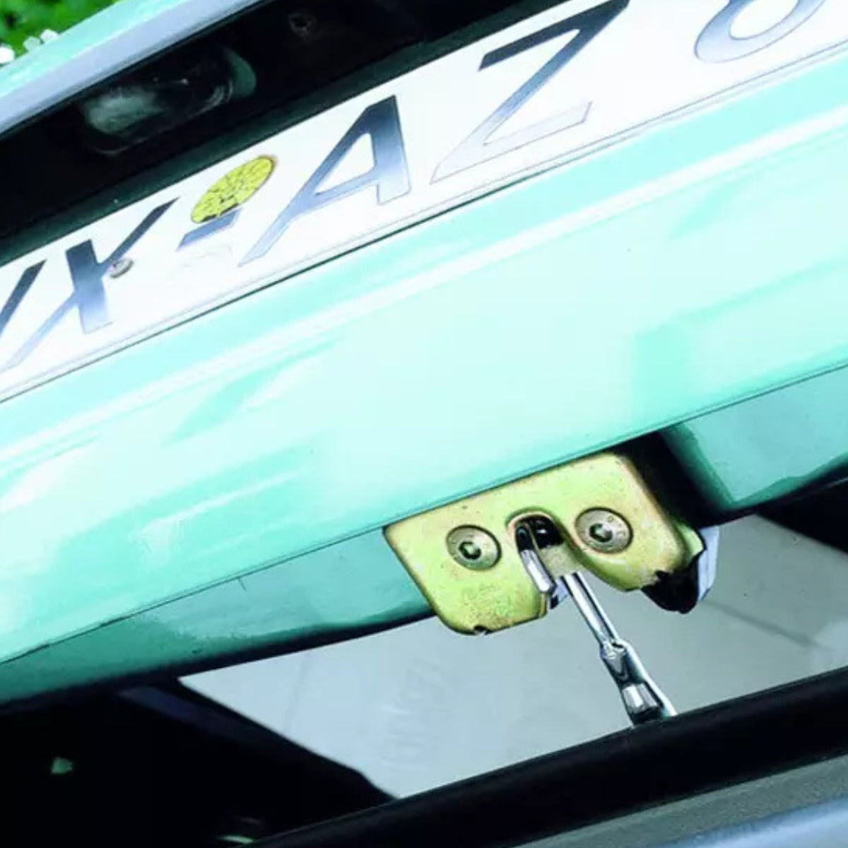Car Tailgate Ventilation Hook