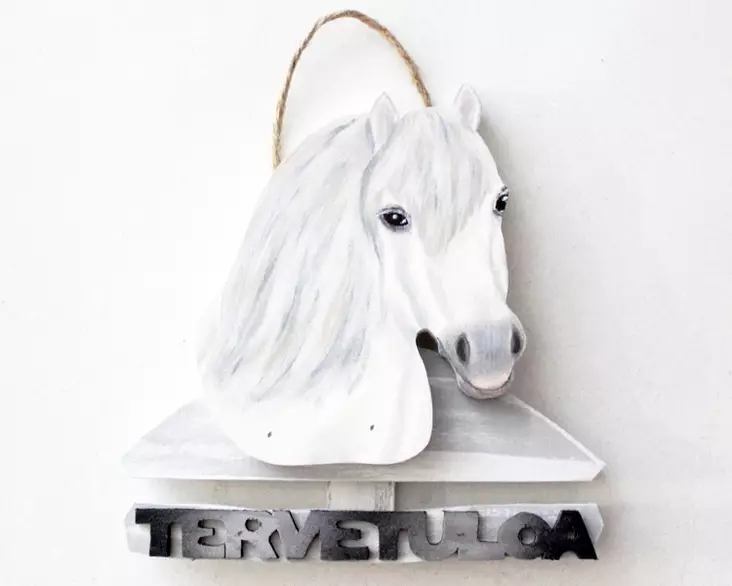Ihmepuu Tervetuloakyltti Valkoinen Hevonen - OUTLET - IP0021 - 1